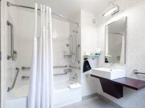 Holiday Inn Express Chicago - Magnificent Mile by IHG