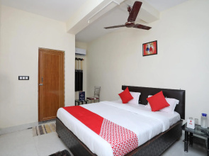 OYO 14505 Regal Stays