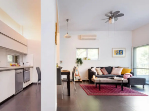 Fantastic 2Bd City Center Apt W Balcony