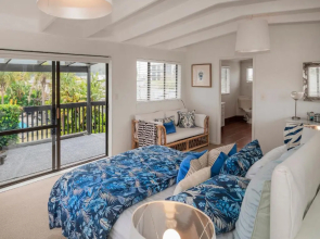 Poolside Paradise - Whangamata Holiday Home