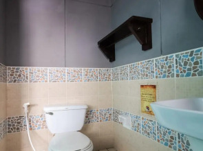 OYO 1103 Pirates House Hotel