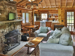 Sprucewood Cabin - 2 Br cabin by RedAwning