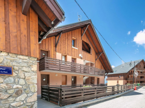 Neat residence, 350 m. from the ski elevators in Vaujany