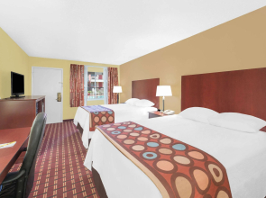 Super 8 by Wyndham Kerrville TX