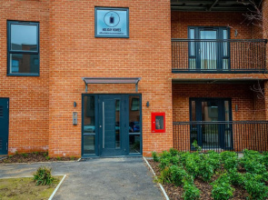 2 Bed Stylish Stay - By Holiday Homes