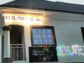 De'elites Pool Bar & Inn