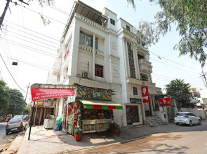 OYO 2801 Magnate Hotel