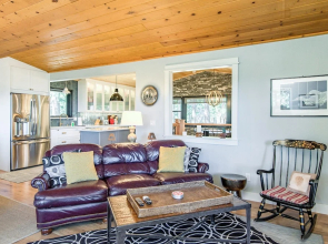 4br Lake View W/ Double Decks 4 Bedroom Cabin