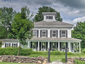Gorgeous Victorian-style House w/ Hilltop Pool!