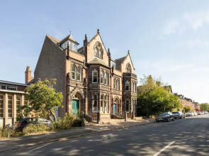 Host Stay Chatsworth Townhouse II