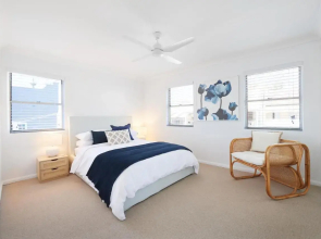 Harbour view huge 2 bedroom entire residence.