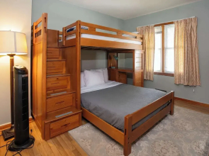 Cozy Corner House Stay for 7