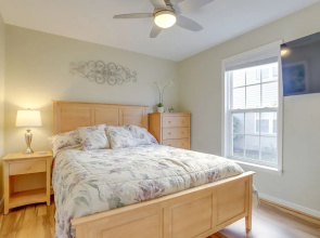 3 Mi to Bethany Beach: Gem w/ Deck & Pool Access