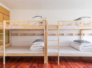 LeeHome Youth Hostel