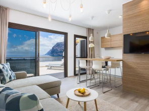 Los Gigantes Cliffs and Ocean view peaceful apartment