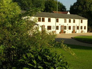 Beautiful, Spacious Cottage Offering Views of the River Nar