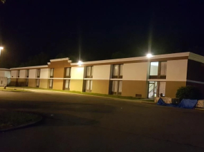 Econo Lodge Inn & Suites Norton - Wise South