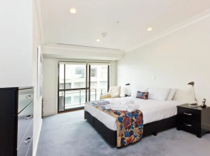 QV Air-conditioned Apartment with Carpark (904)