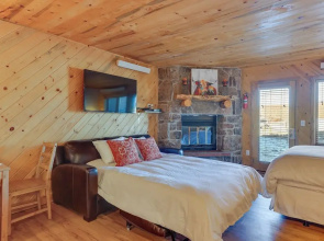 Near Skiing: Studio w/ Pool Access in Granby!