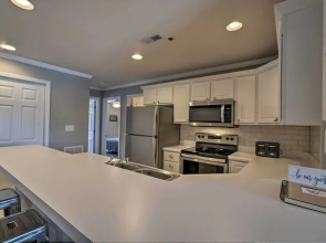 Chic Lakefront Condo w/ Lake & State Park Views!