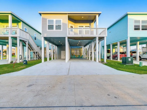 Bright Rockport Vacation Rental w/ Community Pool!