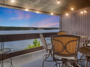 Spacious Pet-friendly Lakeview Condo w/ Boat Slip & Pools