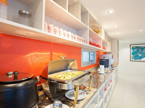 Отель Recenta Suite Phuket Suanluang