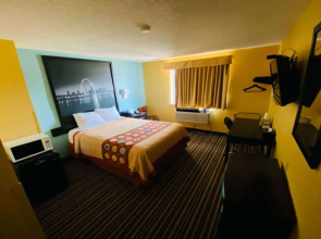 Super 8 by Wyndham Warrenton