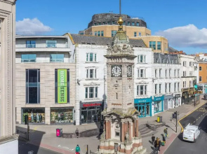 City Heights One Bedroom Modern apt 100 Metres From Seafront