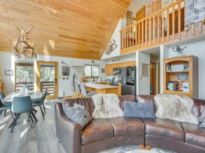 Angel Fire Retreat w/ Hot Tub ~ 5 Mi to Skiing