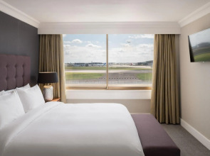 Renaissance London Heathrow Hotel