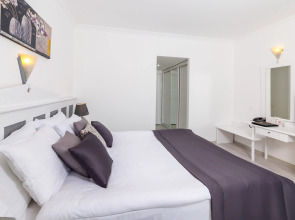 Aryes Deluxe Hotel