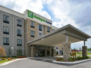 Holiday Inn Express & Suites Bryant - Benton Area by IHG