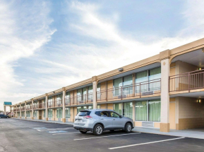 Econo Lodge Calhoun South