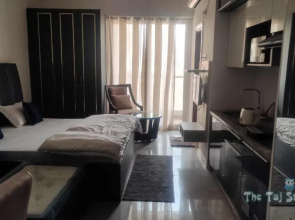 NE-1st time in Noida Stay In mall