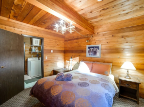 Mt. Baker Lodging Cabin 22 – WiFi, Pets OK, Sleeps 8! by MBL