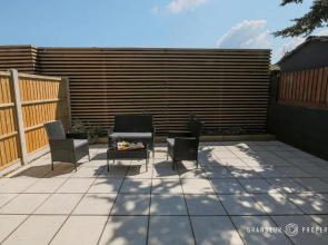 Beautifully Modern 3 bed House, Parking, Poole