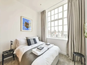 Stunning 3 Bed Apartment With Parquet Wooden Flooring in Baker Street