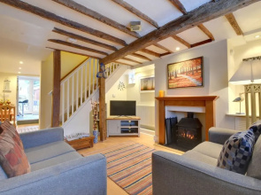 Charming 2 Bedroom mid Terrace Cottage is in a Quiet Spot in Hawkhurst
