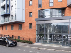 Light and Bright 1BR Apartment Close to Station