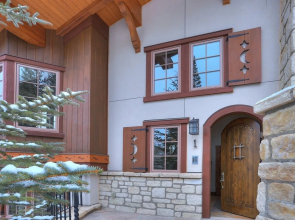 Gorgeous 5 Bedroom Private Chalet in Vail Village by RedAwning