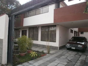 Le Malu Yellow Hostal