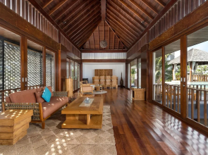 Wonderful Oceanfront 3 Br Villa in Seminyak