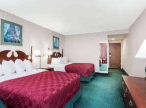 Ramada Glens Falls/lake George Area