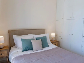Phaedrus Living: Seaside Thalassa Cretan 201