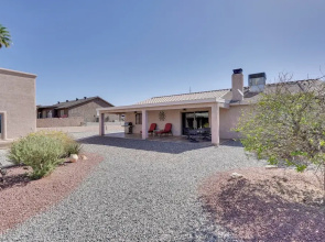 Arizona Retreat w/ Casita ~ 2 Mi to Lake Havasu