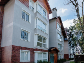 Apartamento charmoso e iluminado em bairro nobre de Gramado