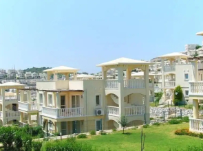 1 Bedroom Apartment Lake View 3 by Likya Global