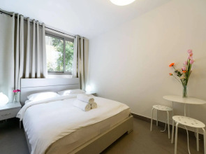 Dizengoff Inn