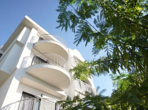 Icon Beach Suites Hotel